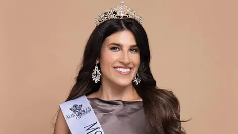 Aleesha naxakis headshot 